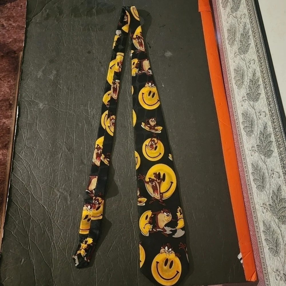 Vintage 1996 Taz Tasmanian Devil Smiley Face Looney Tunes Tie (loose thread tag)